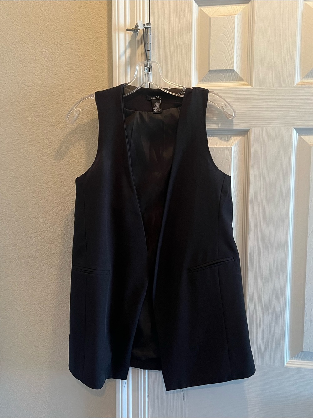 Rue21 Black Sleeveless Longline Vest